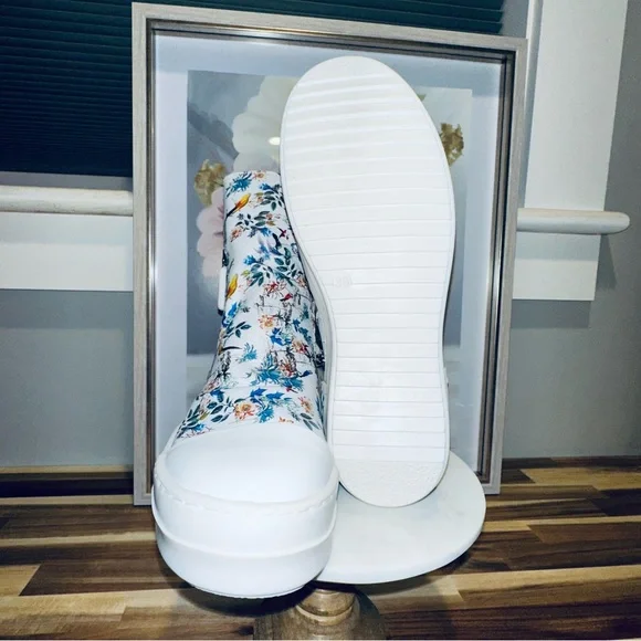 JOHNNY WAS FEATHERED FRIENDS HIGH TOP SNEAKERS sz 38